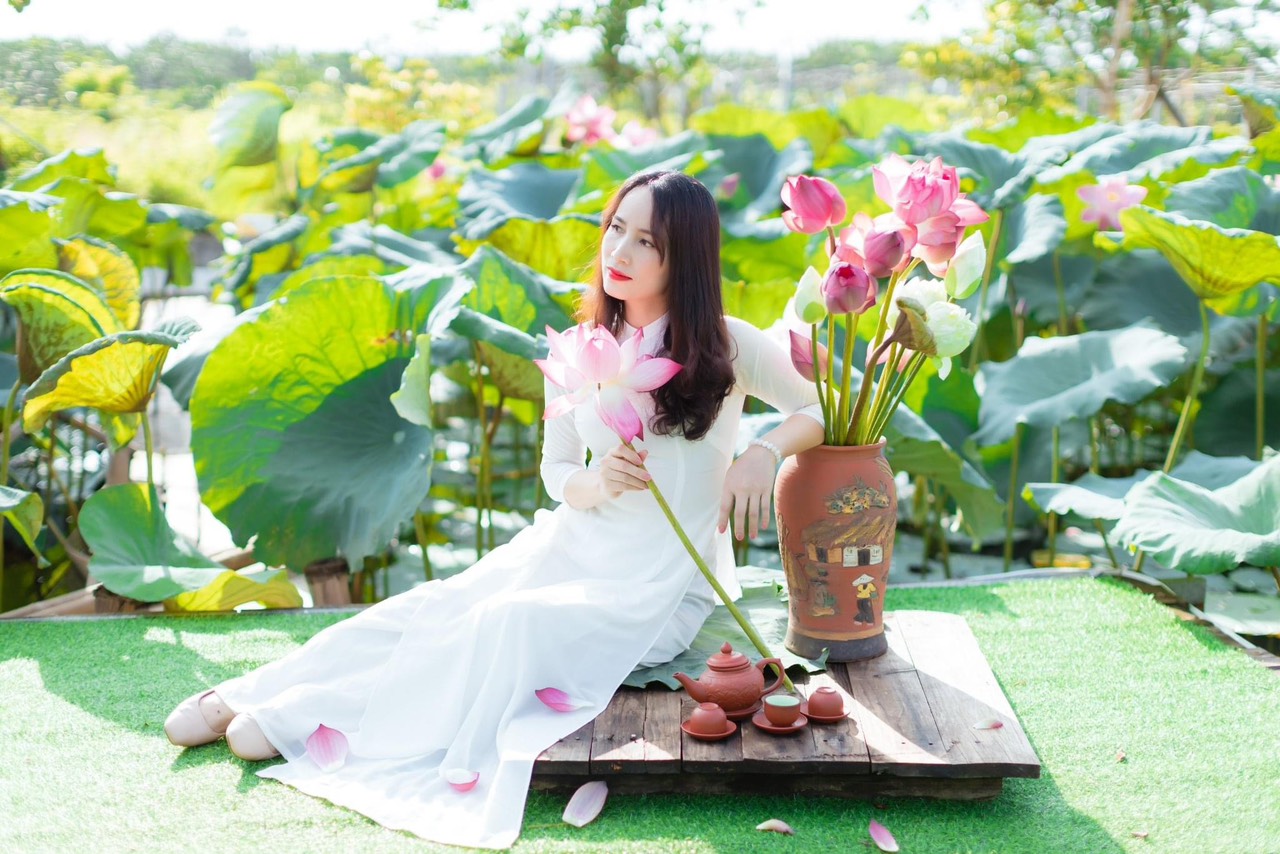 Các địa điểm du lịch hưng Yên : Đầm sen Phù Cừ